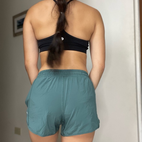 Lululemon hotty hot shorts LR 4β green smoke - Picture 4 of 7